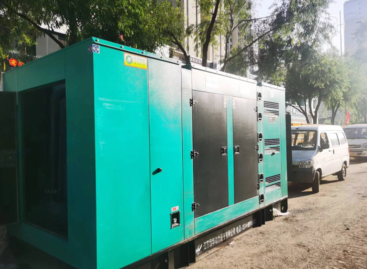 哈爾濱某市政工程玉柴靜音箱350KW機(jī)組現(xiàn)場(chǎng)安裝合格